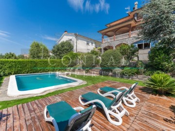 House 4 Bedrooms in Can Lledo