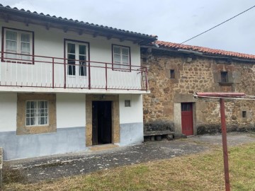 House 4 Bedrooms in Santa Olalla de Aguayo