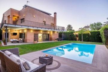 House 6 Bedrooms in Gines
