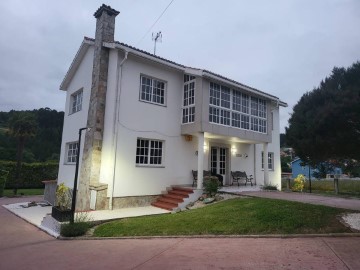 House 5 Bedrooms in Vilaboa Sur