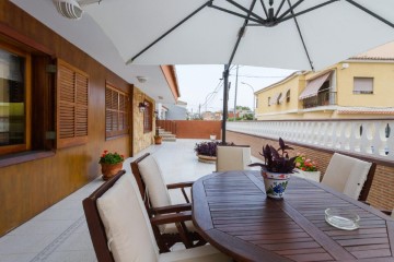 House 4 Bedrooms in Daimús