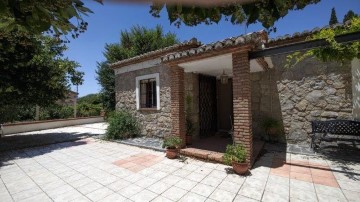 Casa o chalet 4 Habitaciones en La Zubia