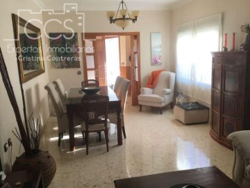 House 4 Bedrooms in Sanlúcar la Mayor