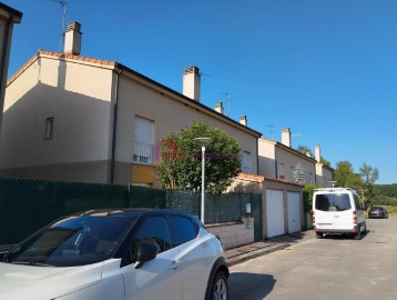 House 4 Bedrooms in Cavia