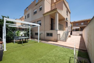 House 5 Bedrooms in Belicena