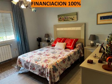 House 4 Bedrooms in Fuentes de Ebro