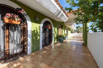 House 3 Bedrooms in Aljomahima - Ermita