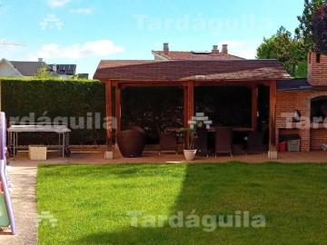 House 4 Bedrooms in Pelagarcía