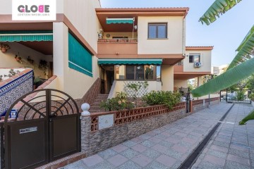 House 4 Bedrooms in Salobreña Centro