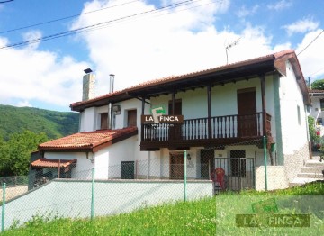 Casa o chalet 5 Habitaciones en Pola de Lena