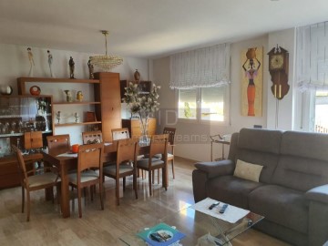 House 4 Bedrooms in Tossal