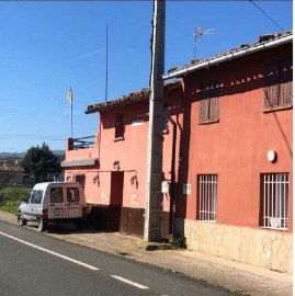 House 4 Bedrooms in Albelda de Iregua