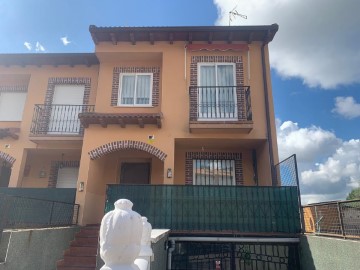 House 3 Bedrooms in Santa María del Tiétar