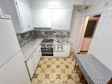 Apartment 4 Bedrooms in Casc Urbà