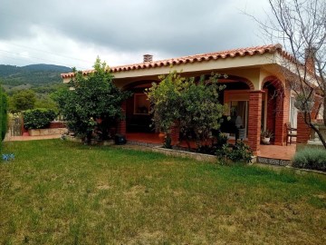 House 3 Bedrooms in Almoster