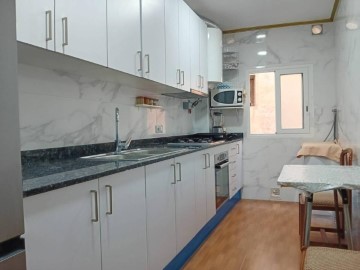 Apartment 3 Bedrooms in Ctra. Vic - Remei