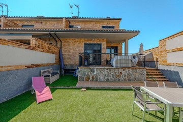 House 4 Bedrooms in Torrejón de la Calzada