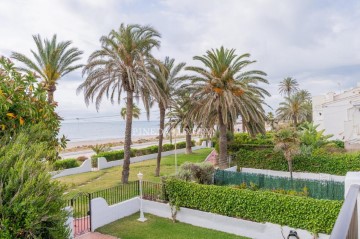 House 4 Bedrooms in Playa Puig