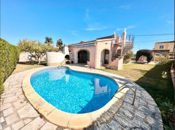 House 4 Bedrooms in els Poblets
