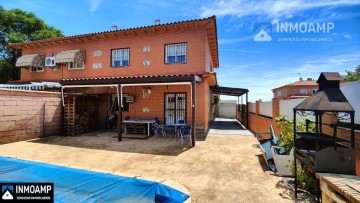 House 5 Bedrooms in Ugena