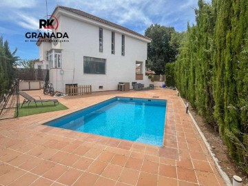 House 3 Bedrooms in Caparacena