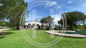 House 7 Bedrooms in Les Pungoles