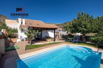 House 4 Bedrooms in Nigüelas