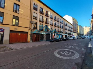 Garage in Casco Antiguo