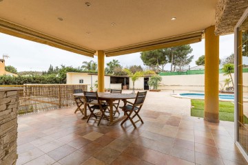 House 5 Bedrooms in Romeral