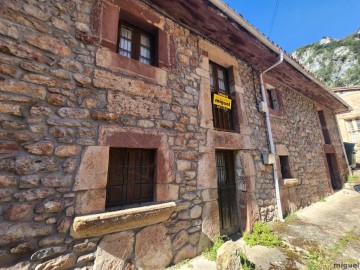 Country homes in La Hermida