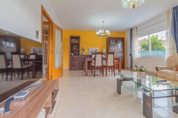 House 4 Bedrooms in Les Forques