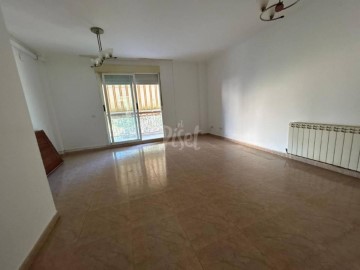 Apartment 3 Bedrooms in Sant Genís