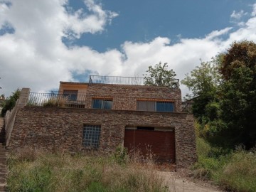 House 4 Bedrooms in Berga