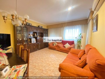 Apartment 3 Bedrooms in Rosselló