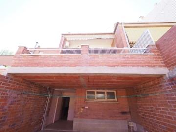 House 4 Bedrooms in Vilanova del Camí