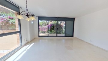 House 4 Bedrooms in Gavà mar