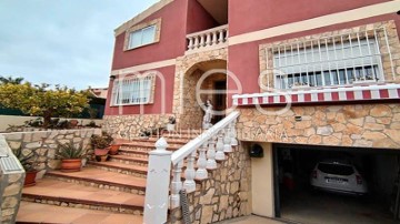 House 5 Bedrooms in Vírgen de Montserrat