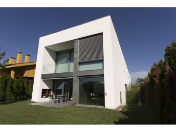 House 5 Bedrooms in Granollers de la Plana