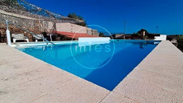 House 5 Bedrooms in Montserrat