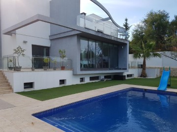 House 5 Bedrooms in Urb. Sta. Bárbara