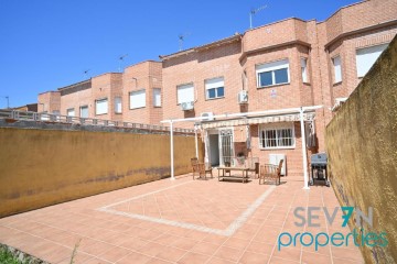 House 5 Bedrooms in Chozas de Canales