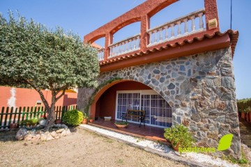 Country homes 5 Bedrooms in Poblenou