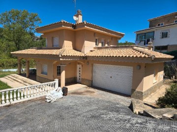 House 5 Bedrooms in Montvi de Baix