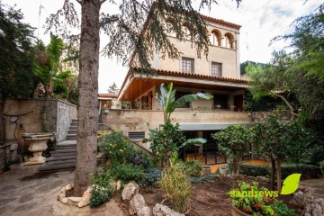 House 4 Bedrooms in Figueres Centre