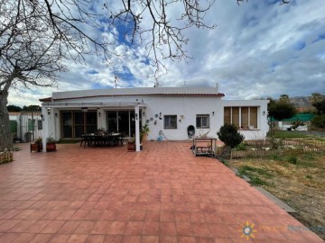 House 3 Bedrooms in Marchuquera