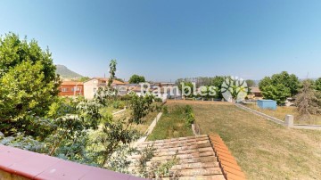 House 4 Bedrooms in El Coll del Guix