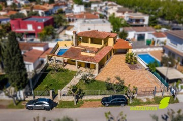 House 4 Bedrooms in Carmençó