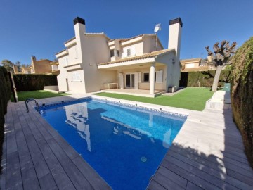 House 4 Bedrooms in Norte