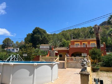 House 4 Bedrooms in Ulldecona