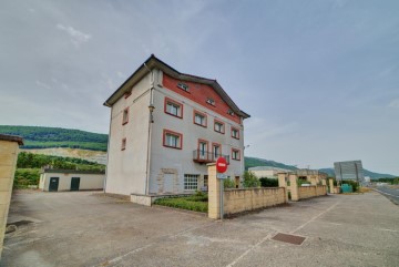 Edificio en Olazti / Olazagutía